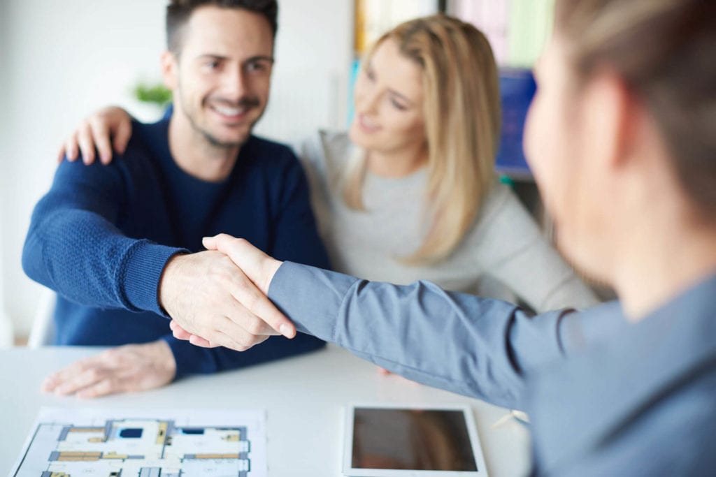 couple-with-property-manager